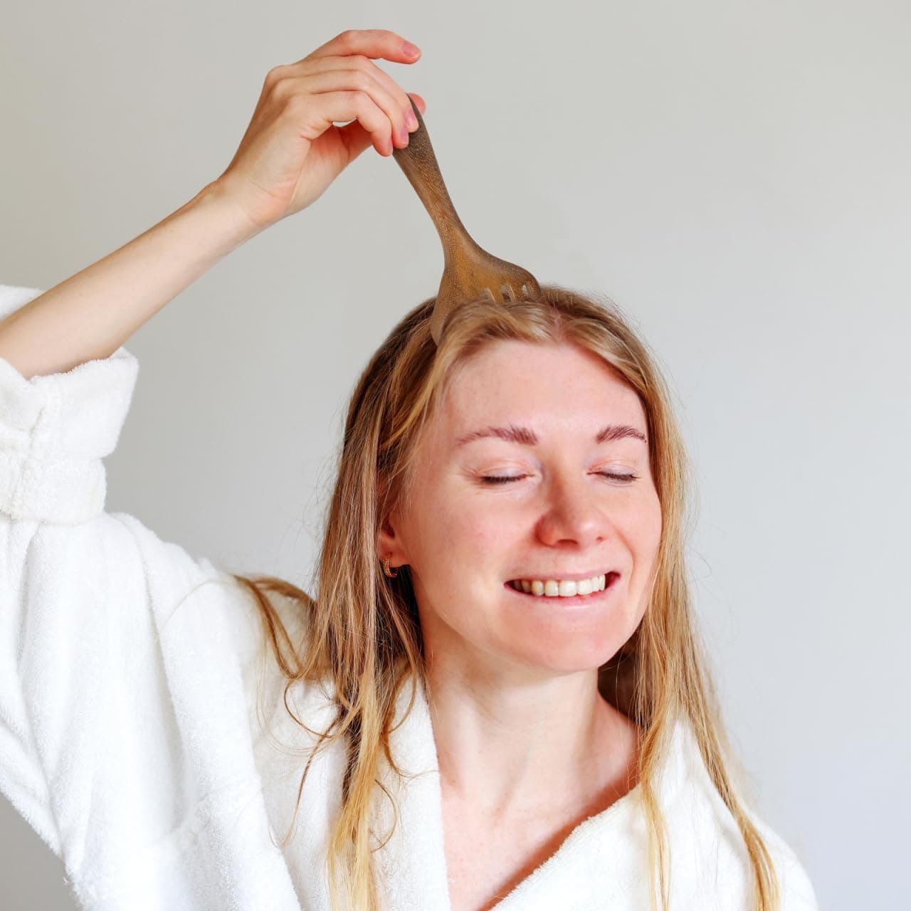 Long Handle Wooden Scalp Massager, Six Claw Antler Style Massage Tool, Manual Scalp Massager for Head Relaxation