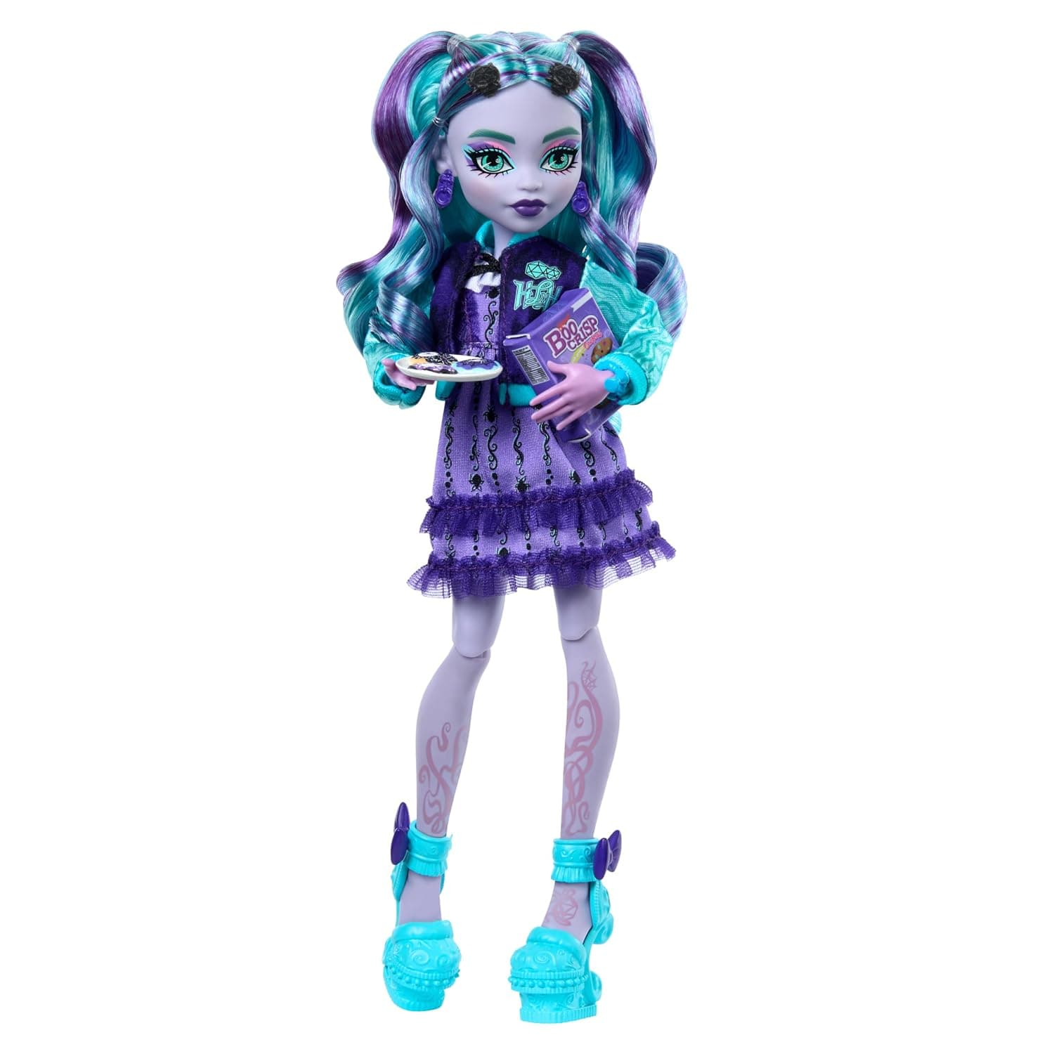 Monster High Fearbook Twyla HXW31 Movie Club Theme Doll and Accessories Set, College Jacket, Yearbook, Board Game and Cookies