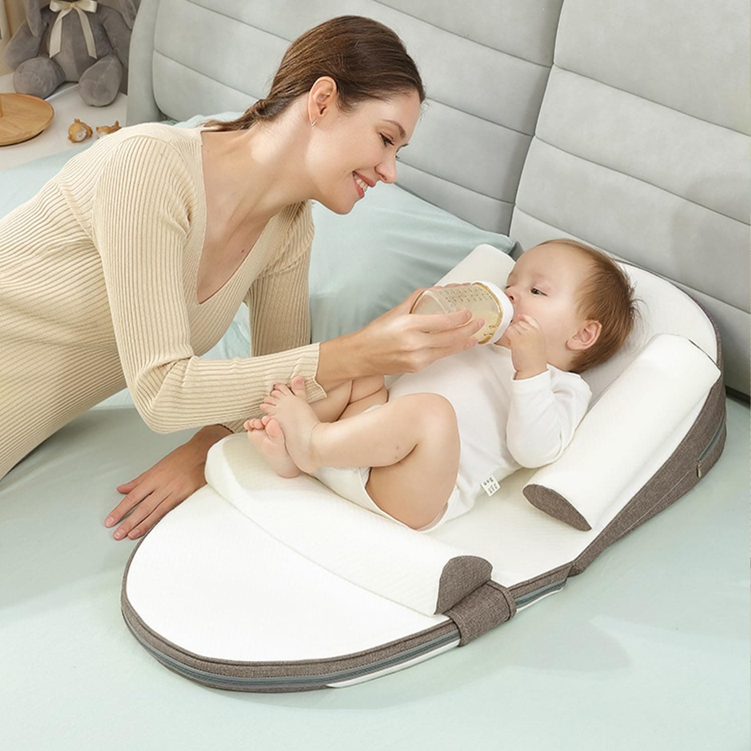 Winsoyya Baby Lounger, Baby Nest Ultra Soft, Travel Bed, Anti Reflux Pillow, 0-30°Height Adjustable Relieves Vomiting Milk, Portable Durable and Washable (Brown)