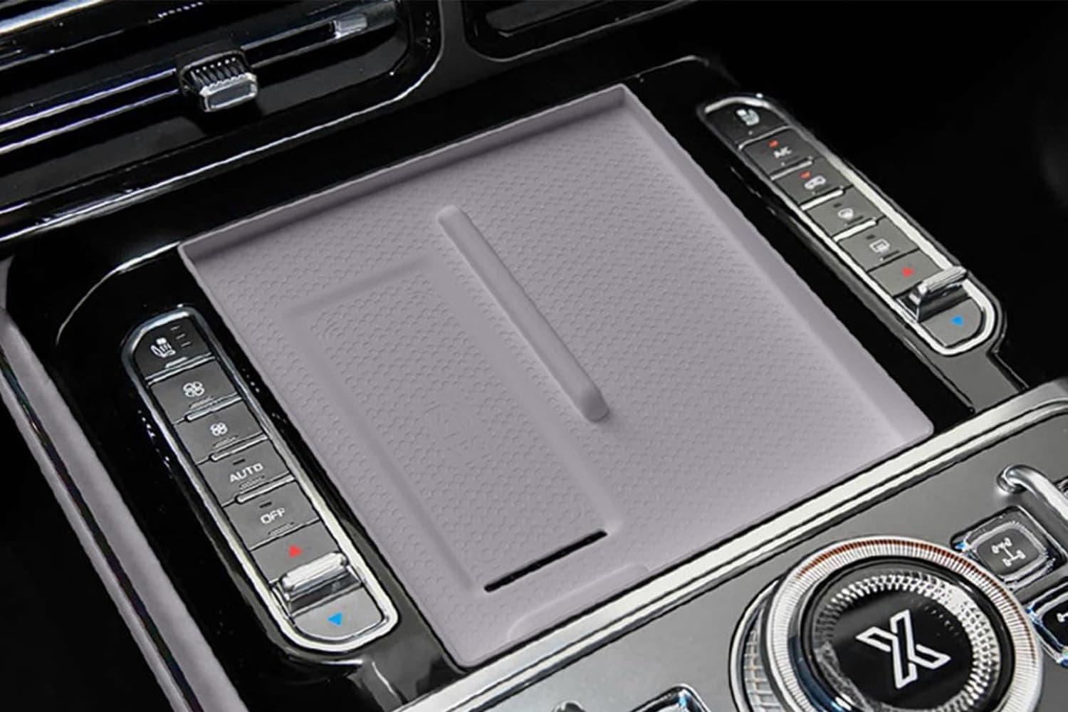 Grey Premium Silicone Center Console Mat, Anti-Slip Wireless Charging Pad Protector, Interior Decor Accessory, Compatible with Jetour G700 2025 2026