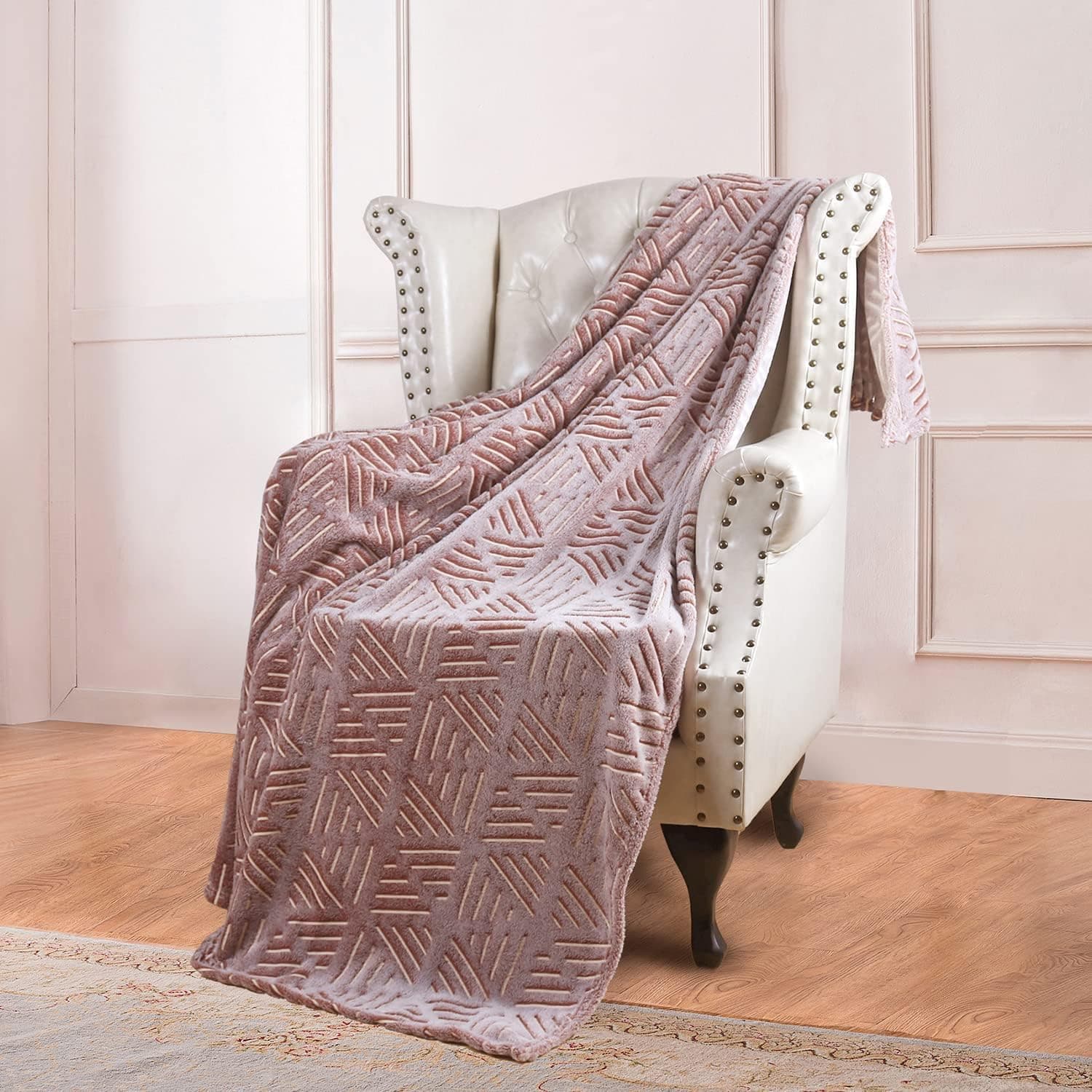 Tazweeq Glow in The Dark Blanket for Kids - Soft Flannel Triangular Lines Blanket, Gifts Toys for Boys & Girls 3-12 Years Old (1.27m x 1.52m)