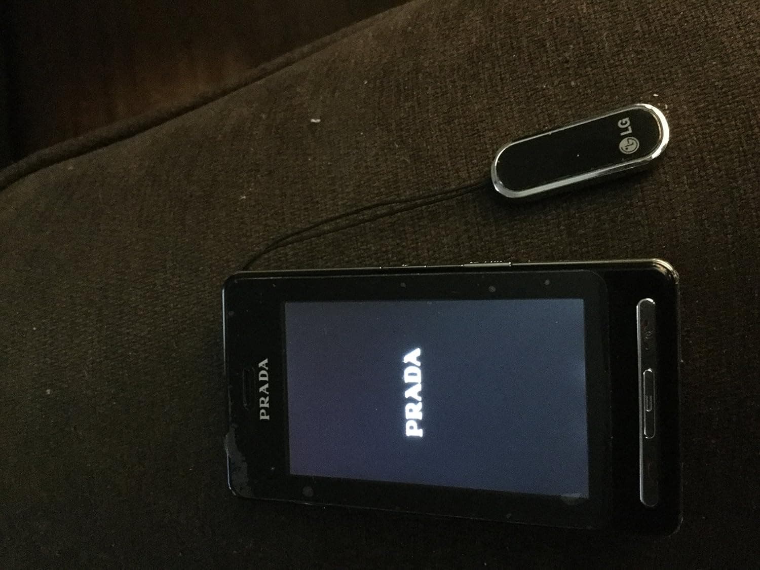 LG KE850 Prada Unlocked Phone with Touchscreen, 2 MP Camera, MP3/Video Player, and MicroSD Slot-International Version with No Warranty (Black)