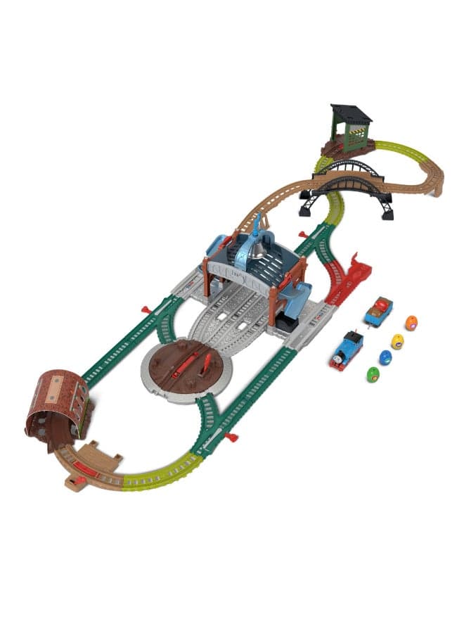 Fisher-Price Thomas & Friends Toy Train Playset by Fisher-Price, Load & Launch Barrel Delivery with Classic Motorized Engine & Cargo Car, 18 Feet of Track