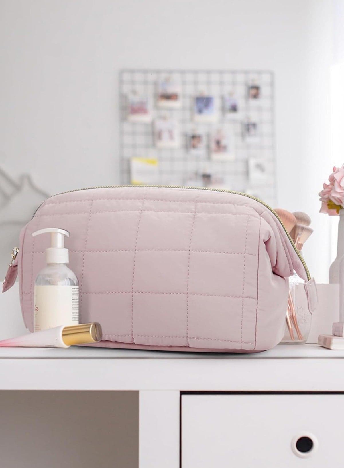 Makeup Bag Travel Toiletry Bag, Puffy Padded Make Up Bags for Women Makeup Organizer Case, Wide-open Pouch Purse Travel Essentials Toiletries Accessories Brushes, Pink