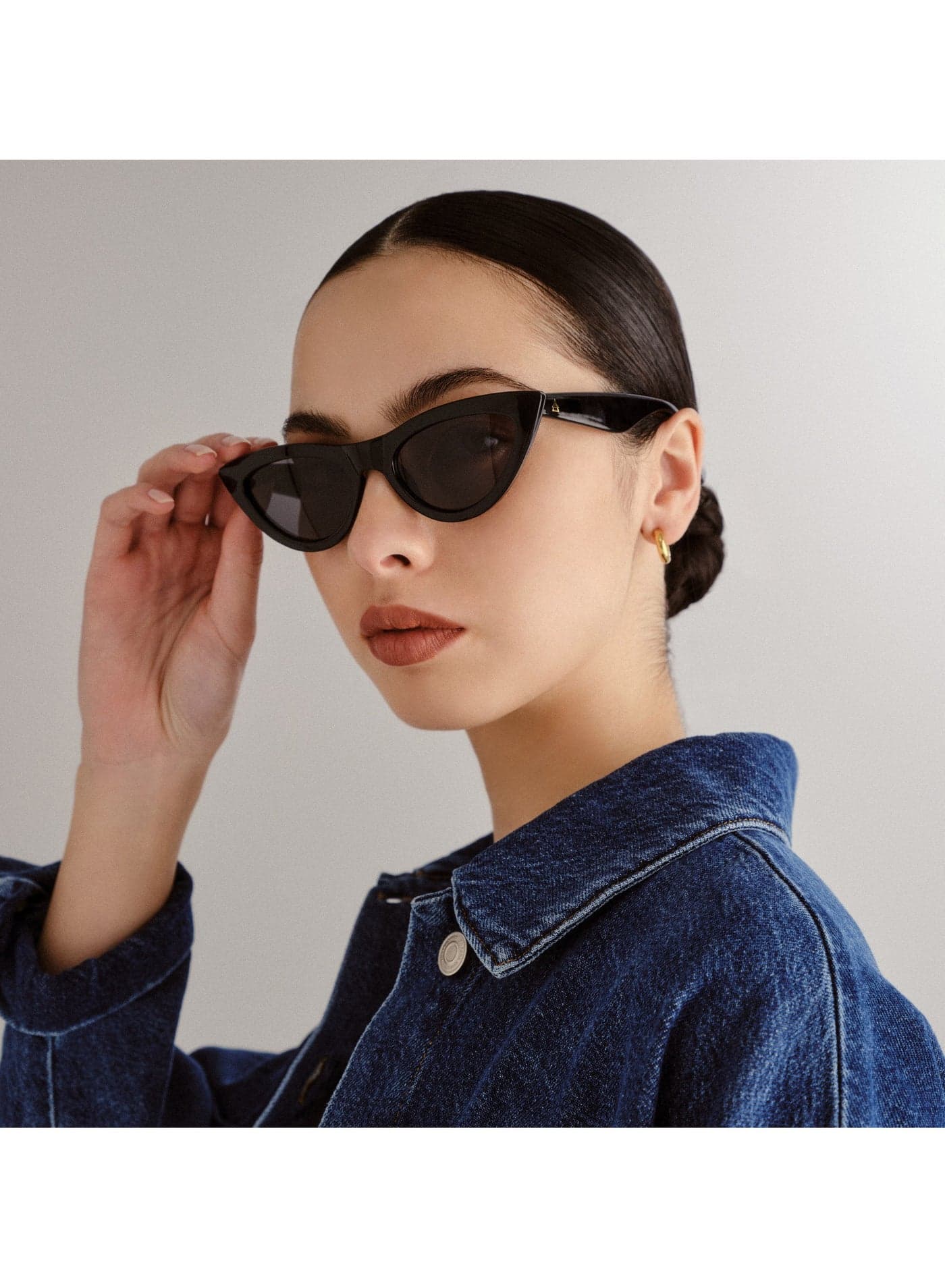 DUALISM Cat Eye Sunglasses for Women – Bold Black Frame, Vintage Retro Design, UV Protection, Lightweight Fashion Shades for Casual & Party Wear
