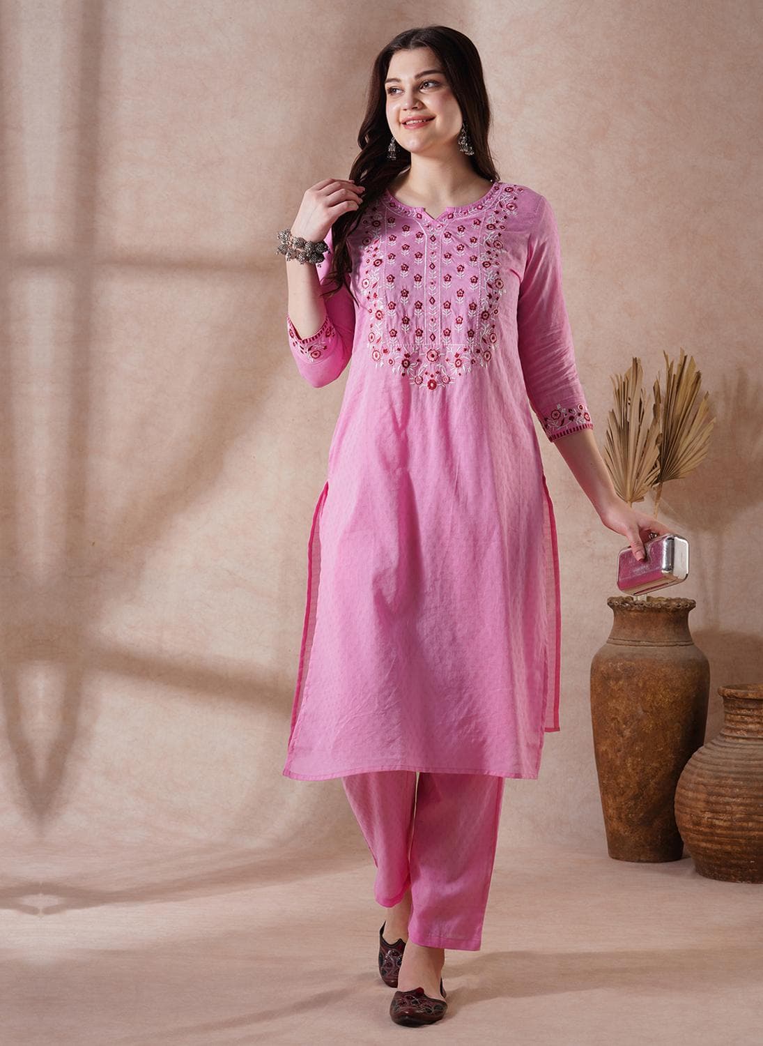 Globus Women's Pink Festive Kurta Set with Round Neck and Thread Work