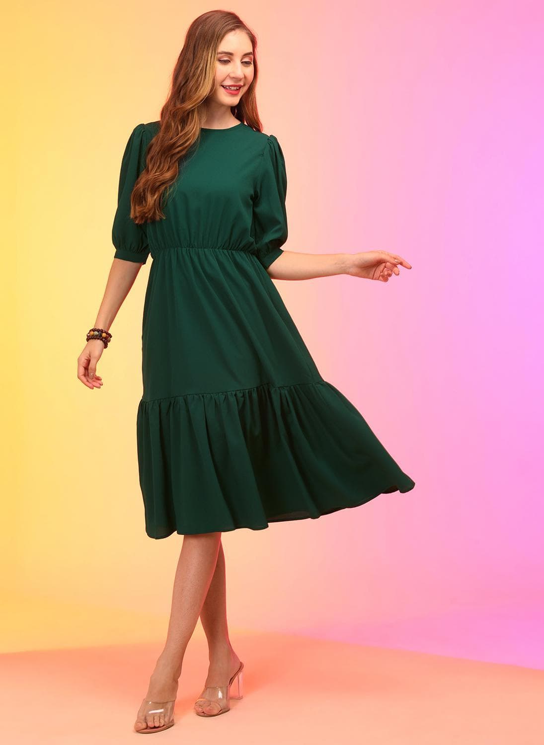 Globus Women's Dark Green Casual Dress with Round Neck and Puff Sleeve Midi Tiered Design