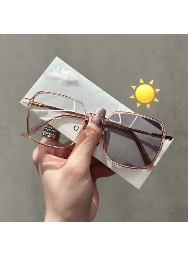 1 PC Women's Fashion Light-Adaptive Color-Changing Fashion Glasses, PC Frame with Transparent Lenses, -Use Retro Party & Everyday Decorative Glasses for Women, Glasses Fashion, Versatile Eyewear, Modern Aesthetic, Durable Eyewear (Includes eyeglass case),sunglasses