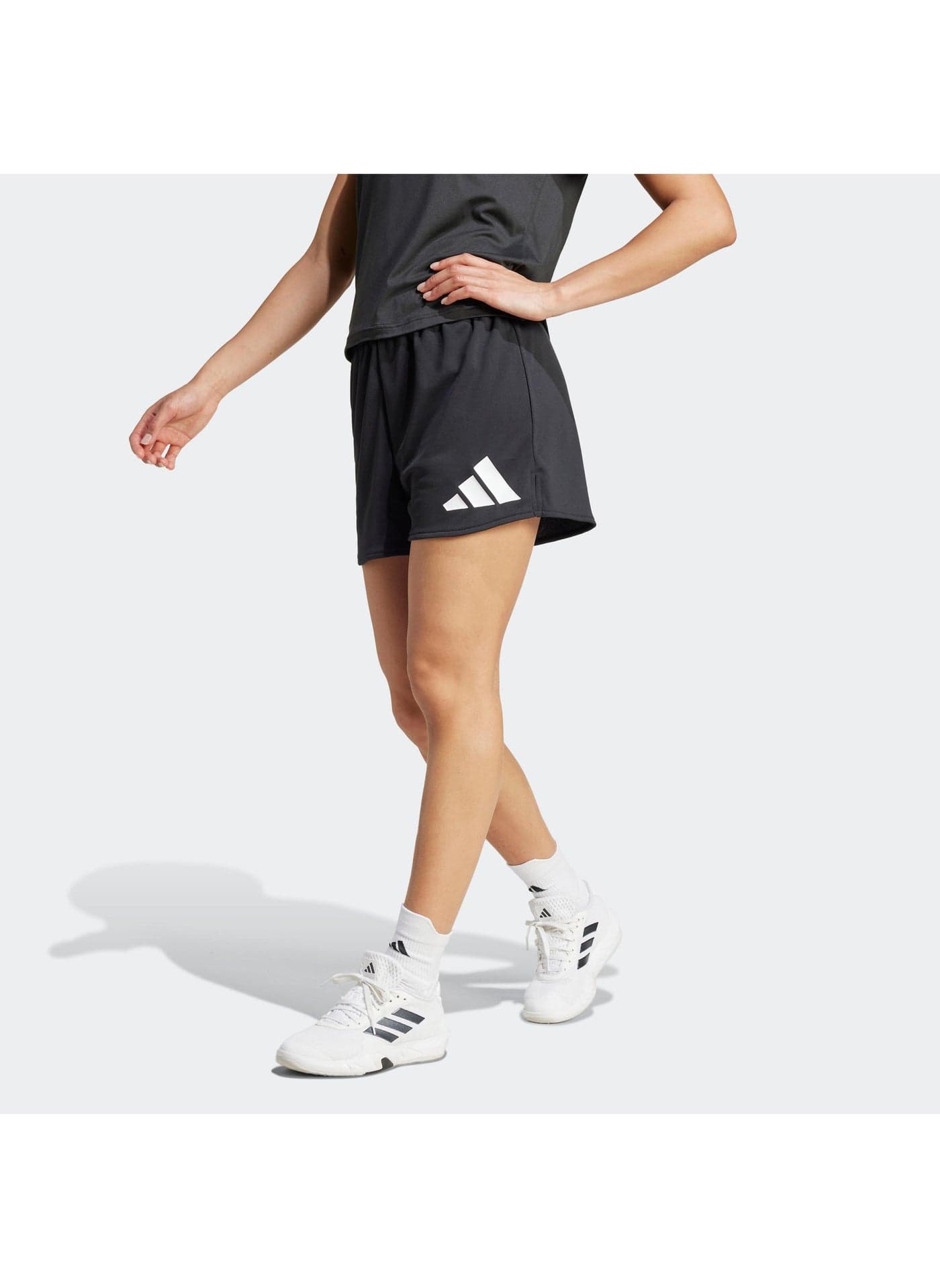 Train Essentials Big Logo Shorts