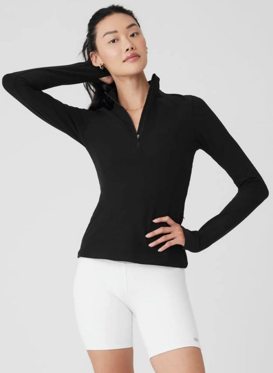 's new slim-fitting yoga wear for women's sports