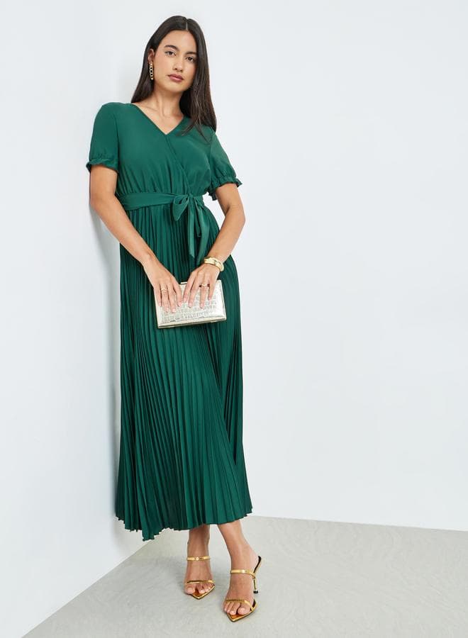 Green Pleated A-Line Maxi Dress with Tie Up Belt
