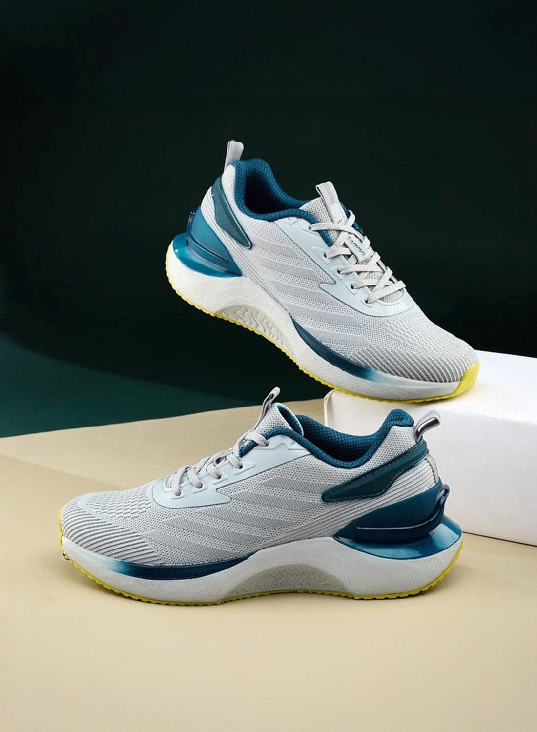 Men's Grey Low-Top Sneakers Shoes with Blue Accent - Modern Design for All-Day Comfort