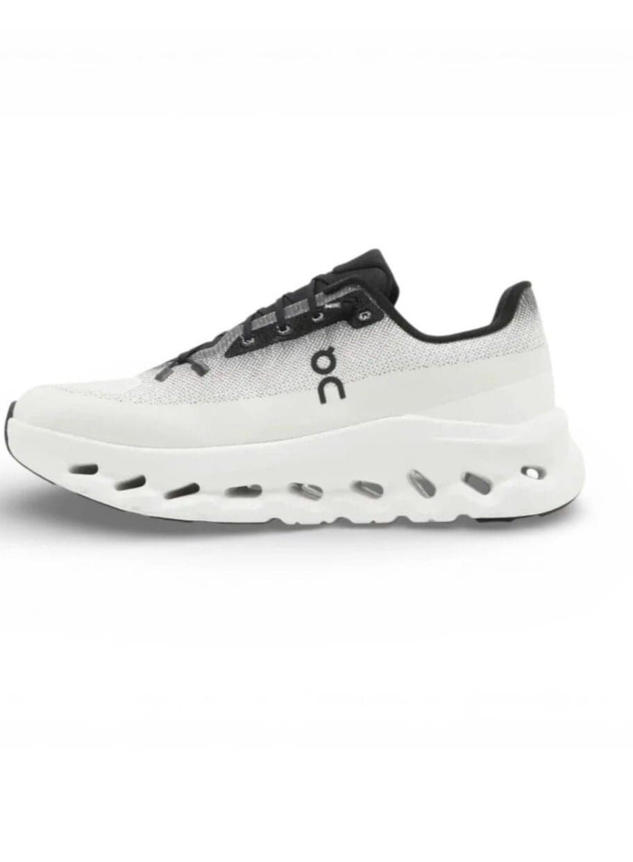 On cloud casual shoes black /white