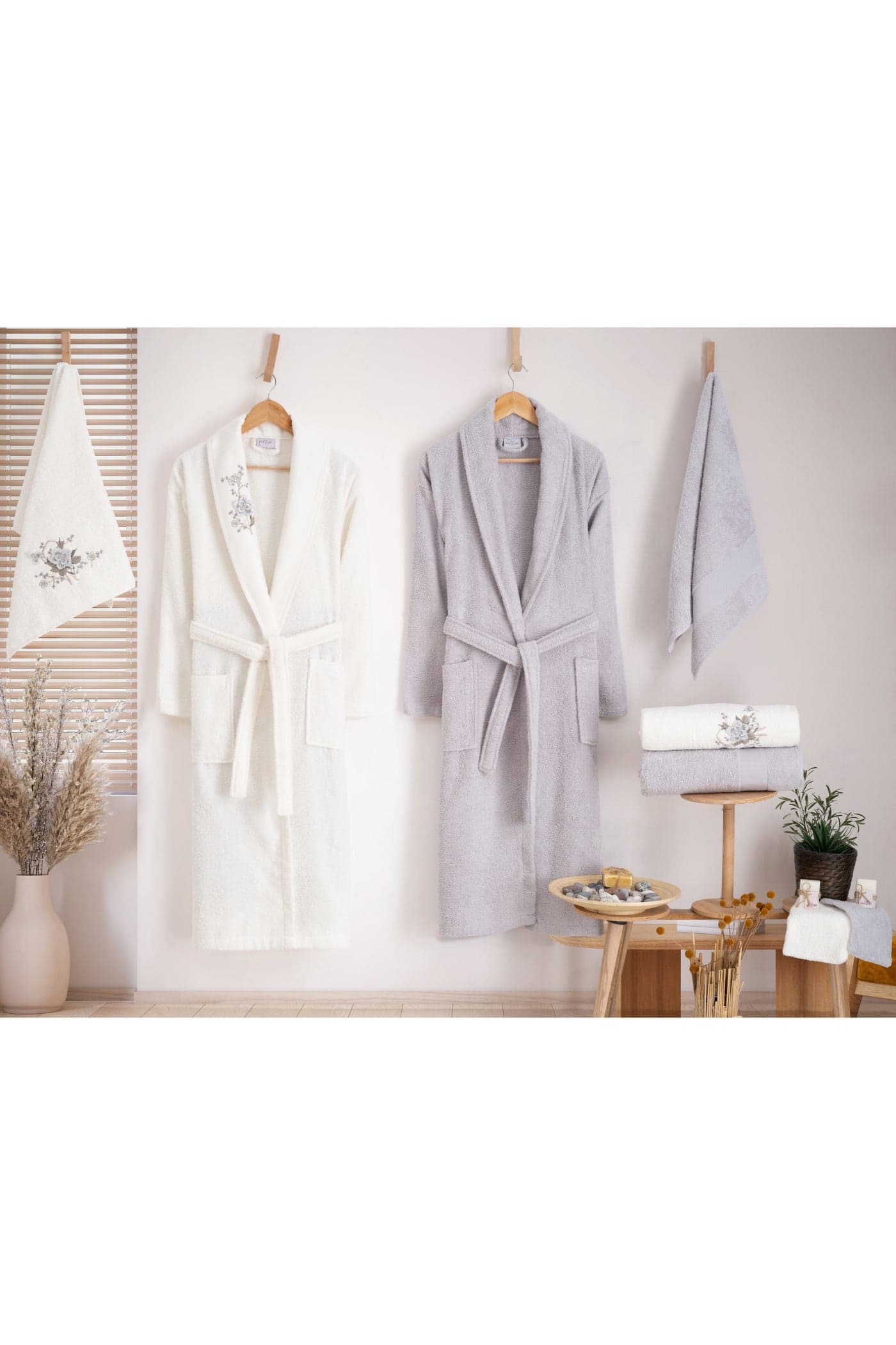 Luxury 10 Piece Couple Bathrobe Set 100% Turkish Cotton Robes & Bath/Hand Towels Set Premium Family Bathrobe Fragranced Bridal Shower Newlyweds Gift Set Grey/Off White