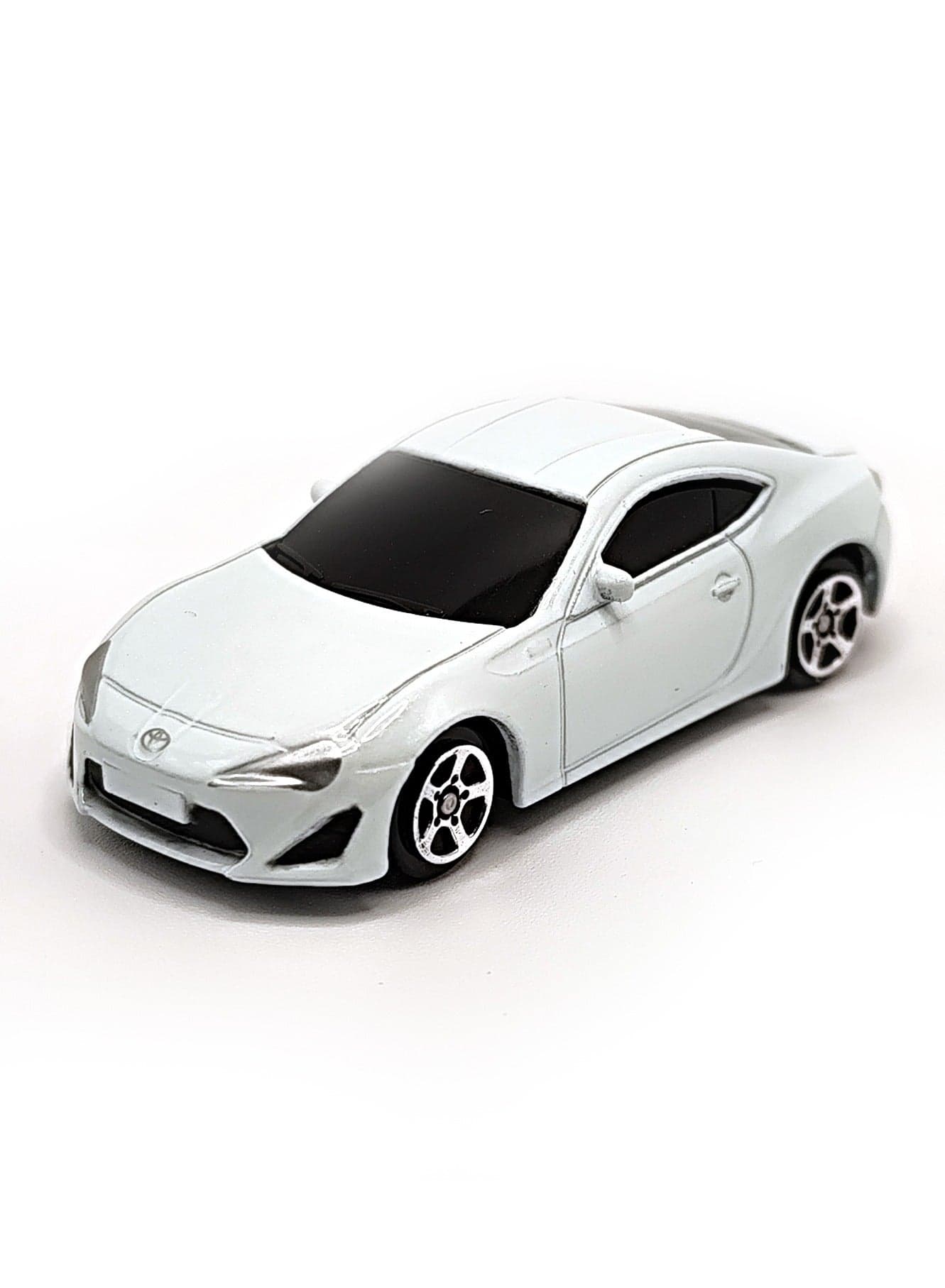 Toyota 86 Die-Cast Model Car – 1:64 Scale | Sporty Design | Box Pack | Premium Collectible Display Model for Kids & Collectors -White