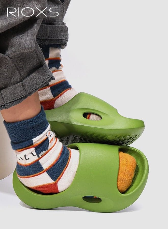 Kids Flat Slipper, Non-Slip Bathroom Slippers for Boys and Girls, Kids Unisex Quick-Dry Slides Sandal, Soft-Padded EVA Slippers for Indoor Outdoor, Breathable Open-toed Beach Pool Slides Slippers, Lightweight Slip-ons Slipper for Home/ Travel/ Water Parks, Carryover, Green Footwear Children's Slippers