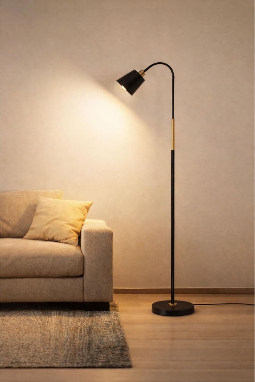 Adjustable Floor Lamp 130–170 cm – Modern Iron Standing Lamp with 22 cm Heavy Metal Base, 350° Rotating & 85° Tilting Head – Black & Gold Reading Light for Living Room & Bedroom