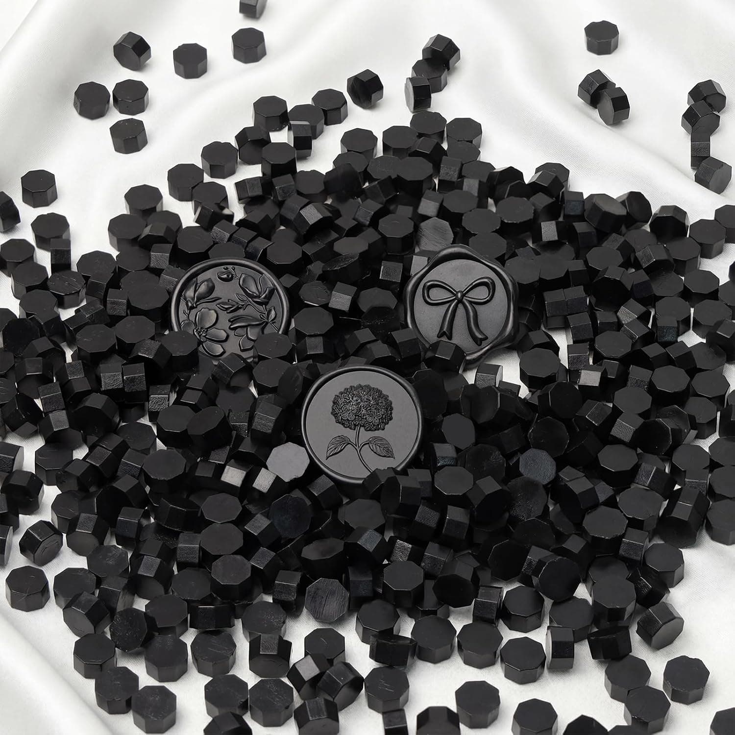 UNIQOOO 540 Pcs Black Box Sealing Wax Beads Nuggets for Wax Seal Stamp, Great for Embellishment of Card Envelope, Wedding Invitation, Wine Package, Gift Wrapping