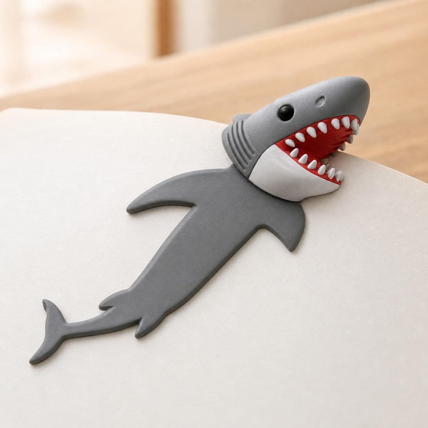 3D Shark Bookmark Clip for Books, Great White Shark Reading Page Holder, Durable Plastic Marker Black Body Red Teeth Accent, Novelty School Supply Gift, 11.7 * 5.5 * 3.2CM